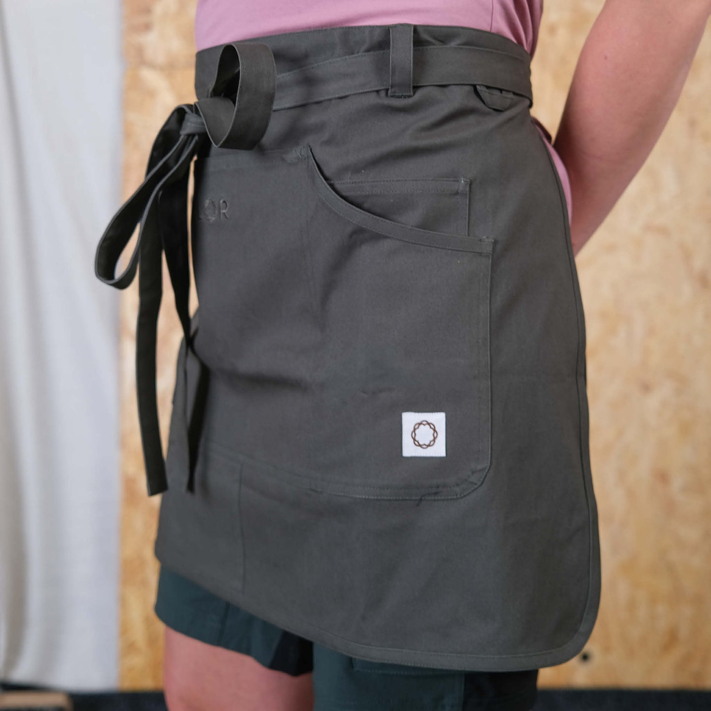 Hage forkle - kort modell